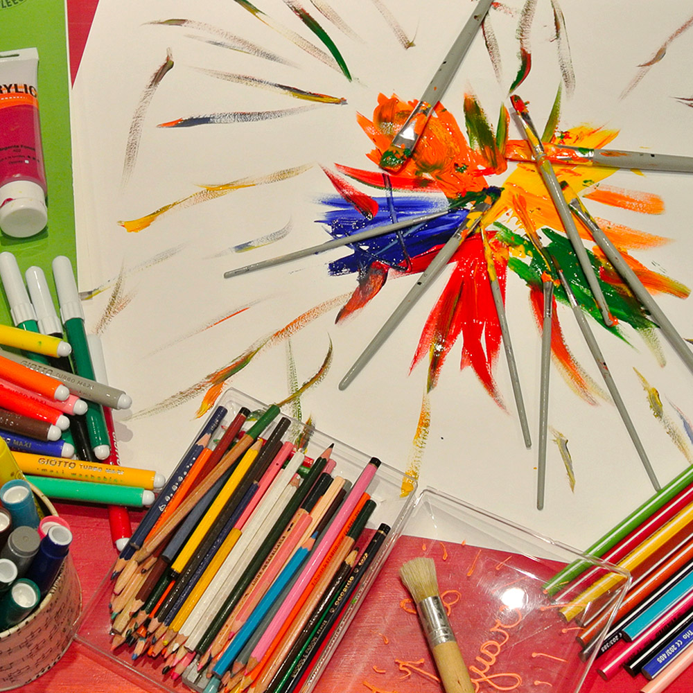 crayons de couleurs et feutres au service du bien-être